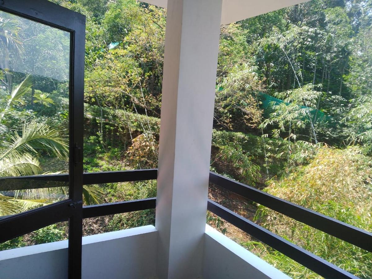 Spring And Valley View Thekkady Exterior photo